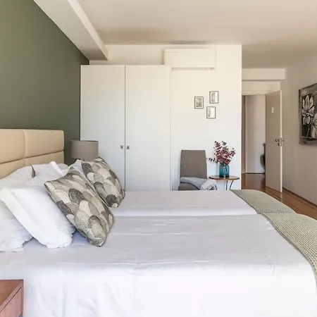 Pensión Altido Stylish 5br With Big Terrace In Principe Real 3*